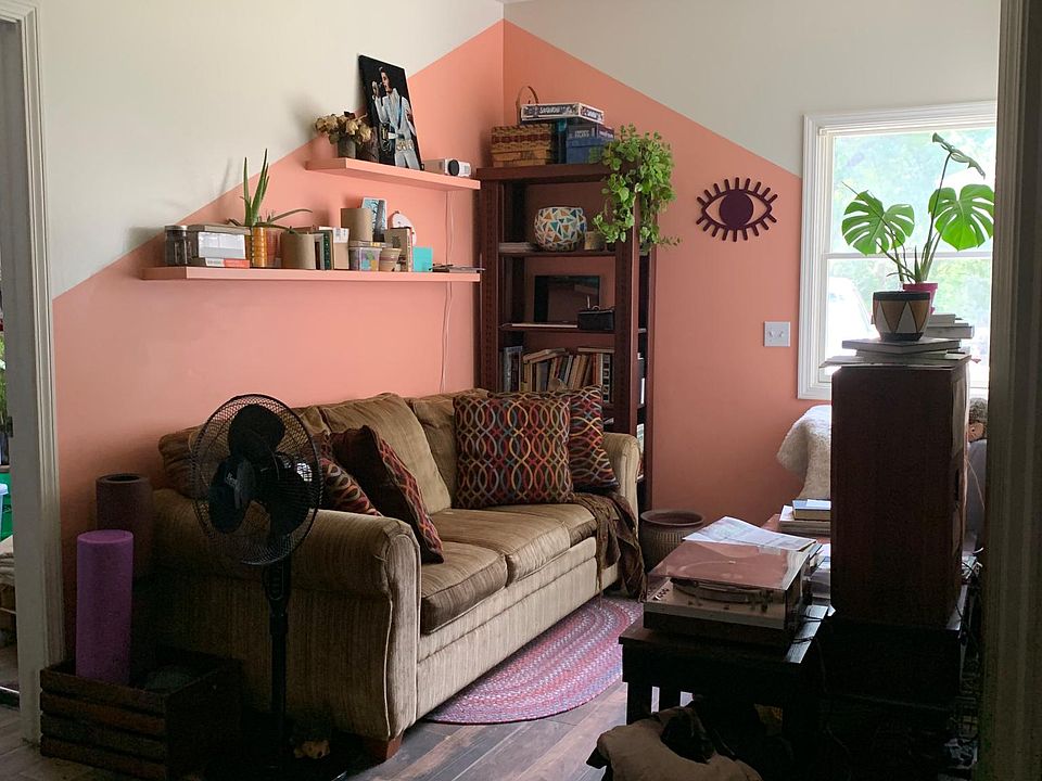 1st image of 529 E Southern Dr