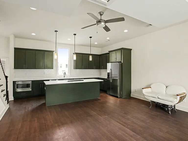801 Main St — Photo 3