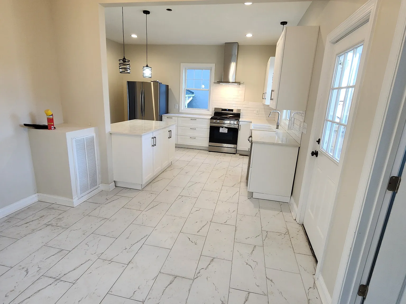 3 bed, 2.5 bath, 1524 sqft, $2,500 — Photo 2