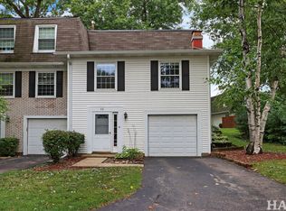 50 Bright Oaks Cir, Cary, IL 60013