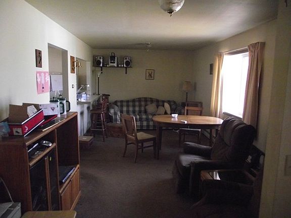 3rd image of 519 D Ave NE