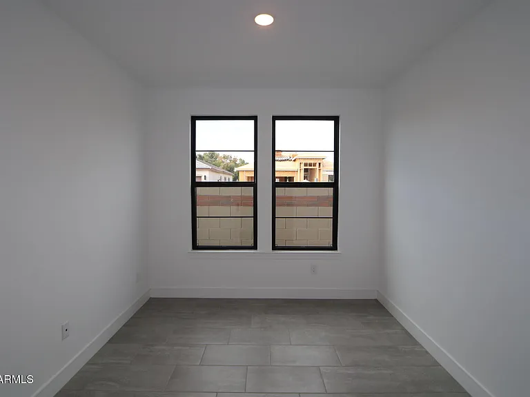 1063 E Zion Way — Photo 16