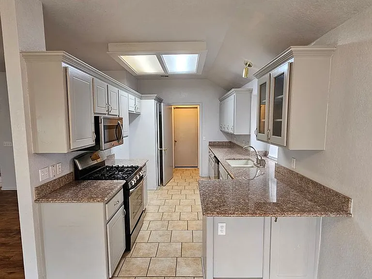 25 SW 143rd St — Photo 5