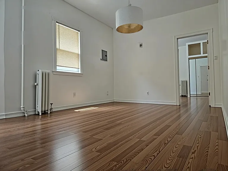 179 E 5th St #1 — Photo 2