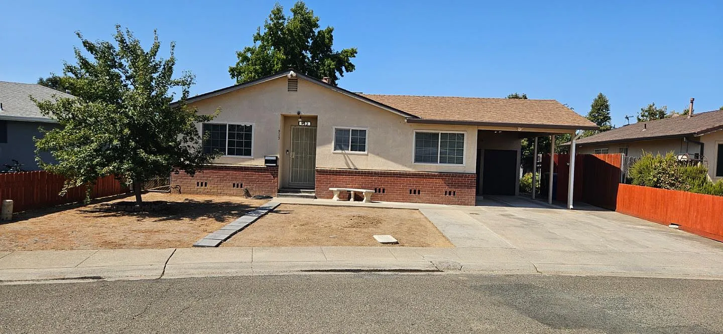 913 Casado Dr photo 1
