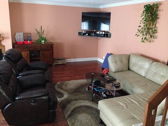 2nd image of 360 E Forest Knoll Dr