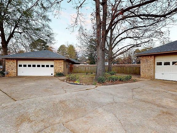 2nd image of 3101 Polly Cir