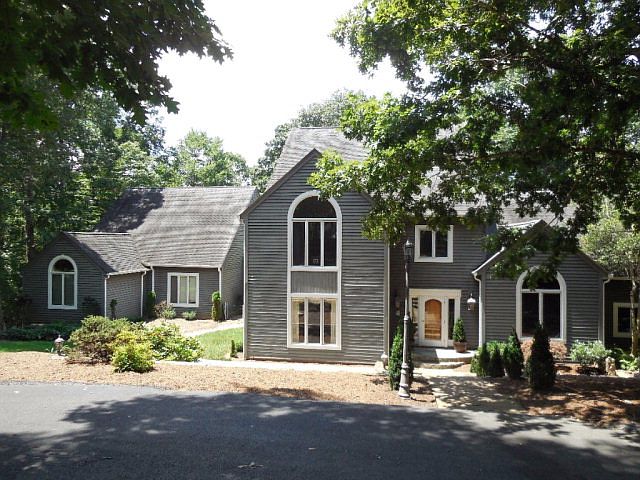1st image of 530 Hunt Woods Dr