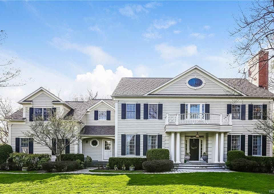 1st image of 7 Manor Pond Ln