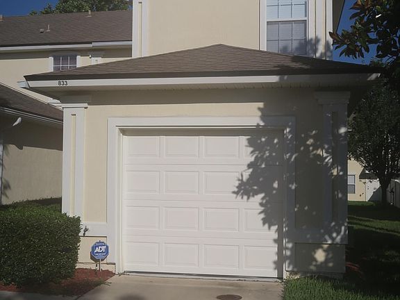2nd image of 833 Southern Creek Dr