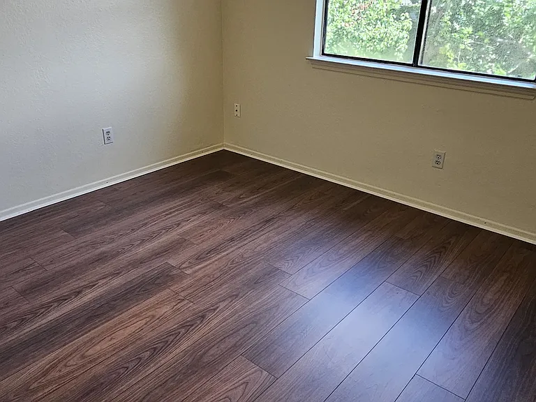 Second upstairs bedroom