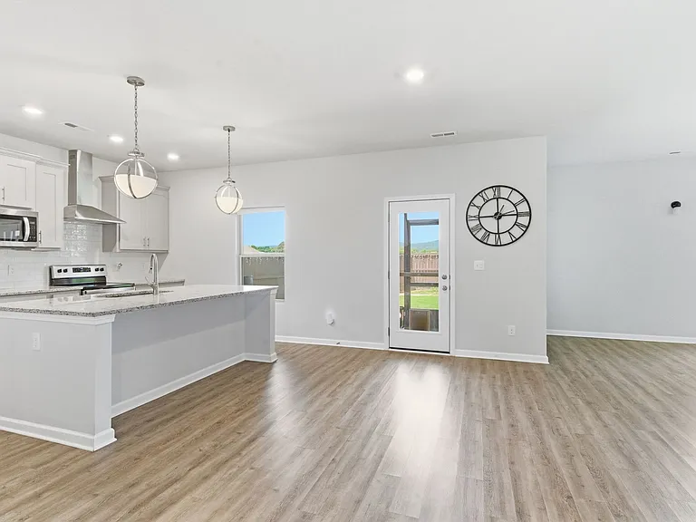 135 Varina Dr — Photo 2