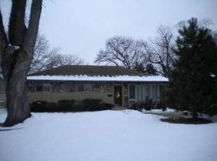912 Parkview Ln, Des Plaines, IL 60016