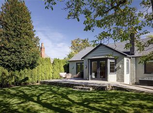 535 Falkland Rd, Oak Bay, BC V8S 4L6