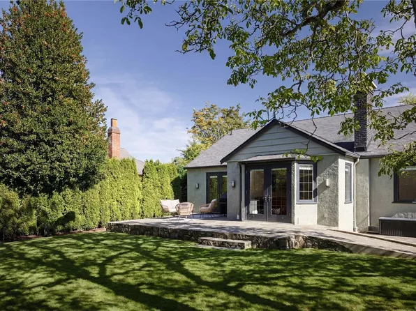 535 Falkland Rd, Oak Bay, BC V8S 4L6