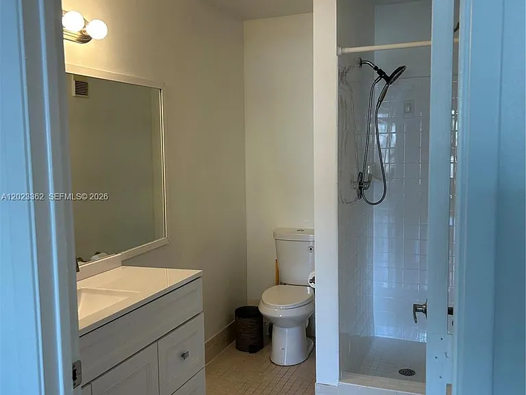 578 Woodgate Cir #E — Photo 7
