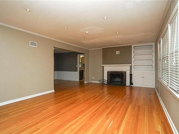 2nd image of 9808 Mercier St