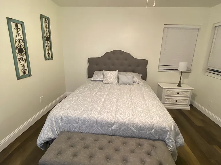 210 W East St — Photo 12