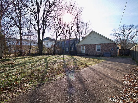 3rd image of 909 Chicamauga Ave