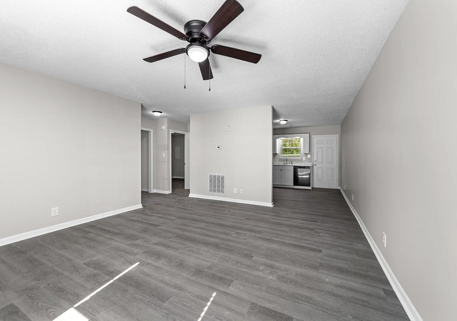 Roberts Lane Apartments — Photo 2