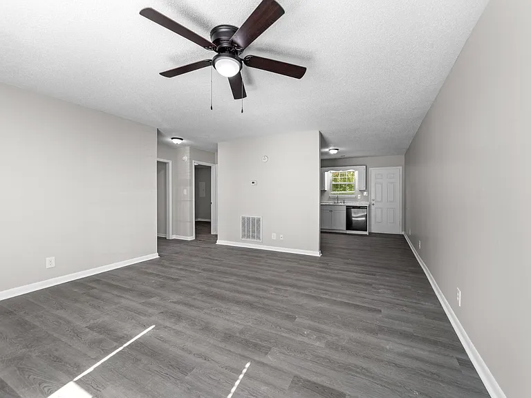 Roberts Lane Apartments — Photo 2