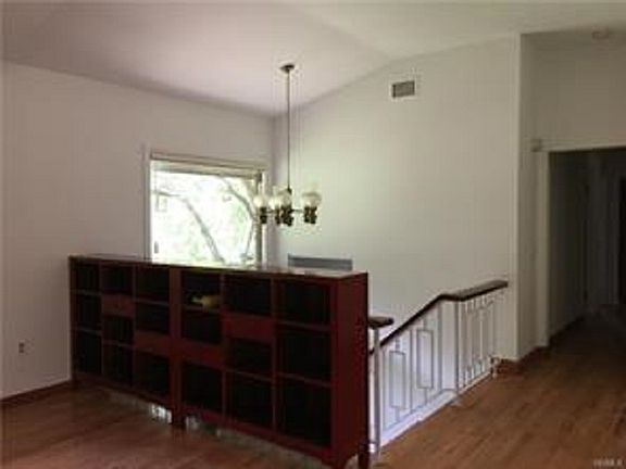 4th image of 18 Belle Ln