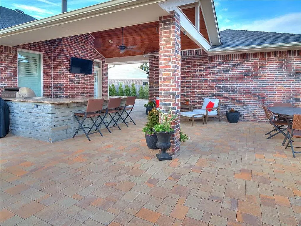 4 bed, 2267 sqft, $3,145 — Photo 4
