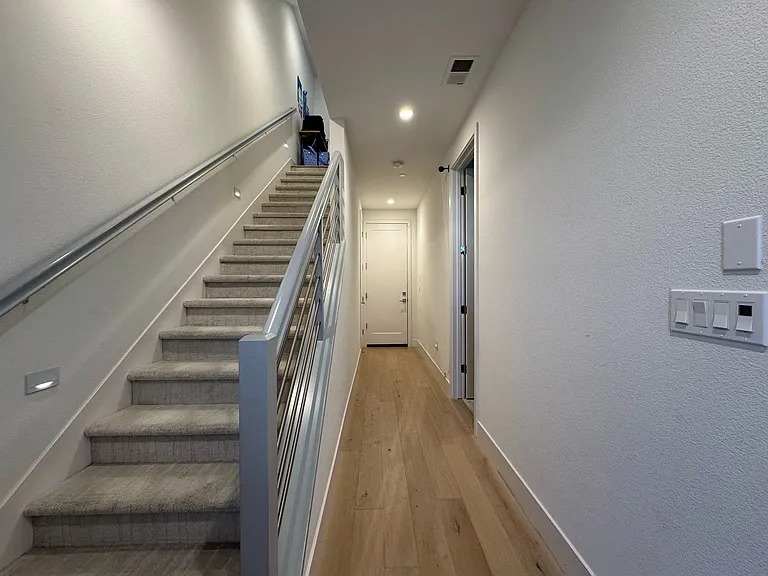 220 Argonaut Ln — Photo 4