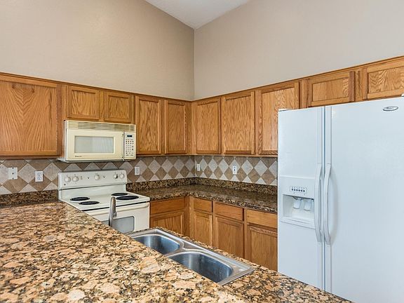 4th image of 10630 W La Reata Ave