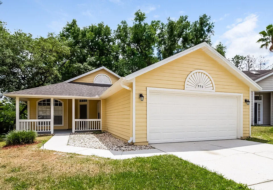 996 Maple Ct