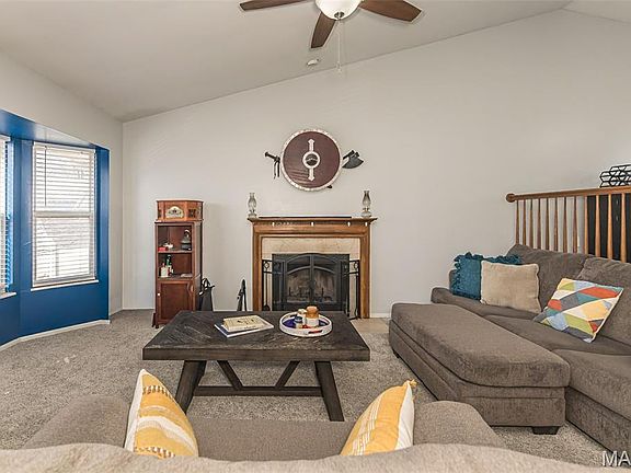 5th image of 217 Lazy Hollow Ct
