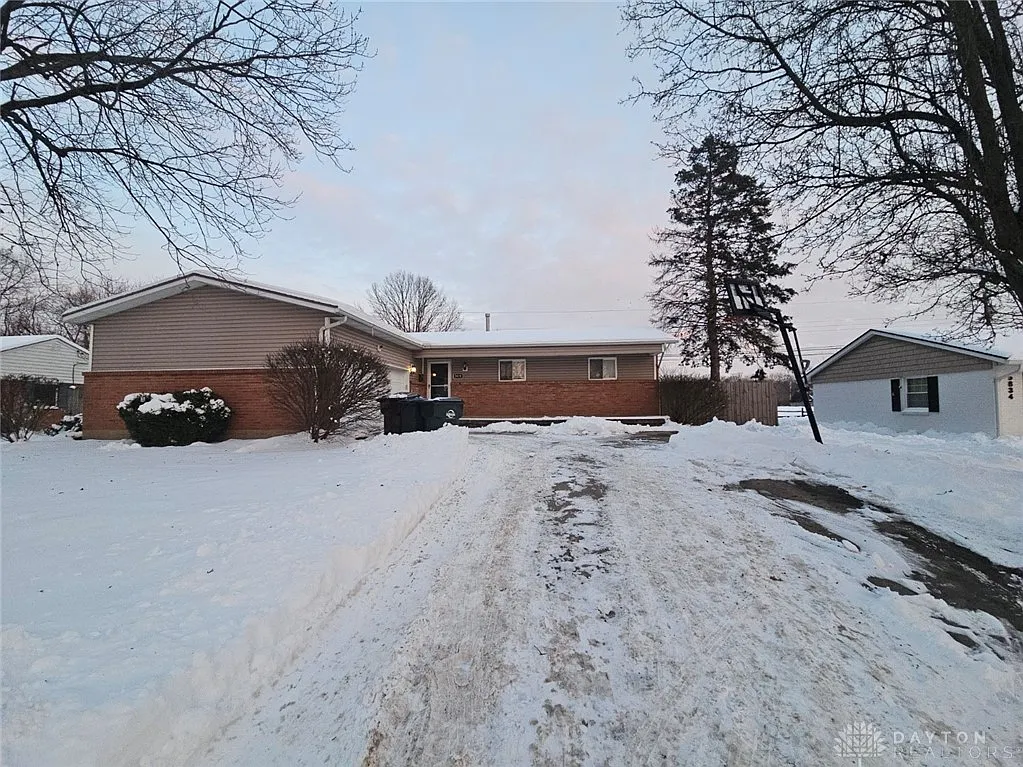 5828 Daffodil Cir photo 1