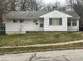1935 Rookwood Rd, Cleveland, OH 44112