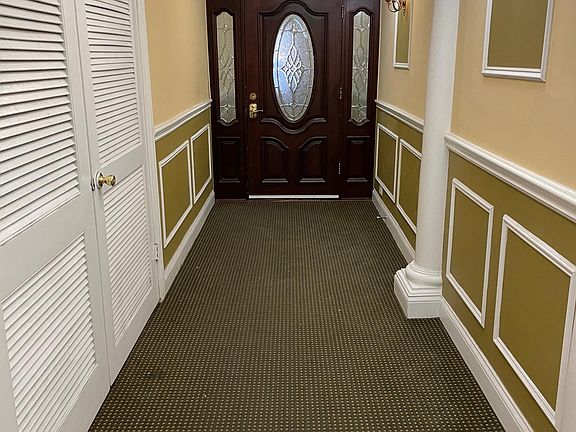 3rd image of 28 E Bellevue Pl APT 3C