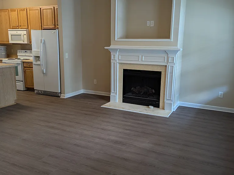 1249 Liberty Bell Ct — Photo 2
