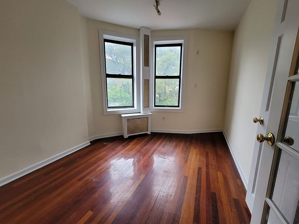 1st image of 48 Stuyvesant St #95