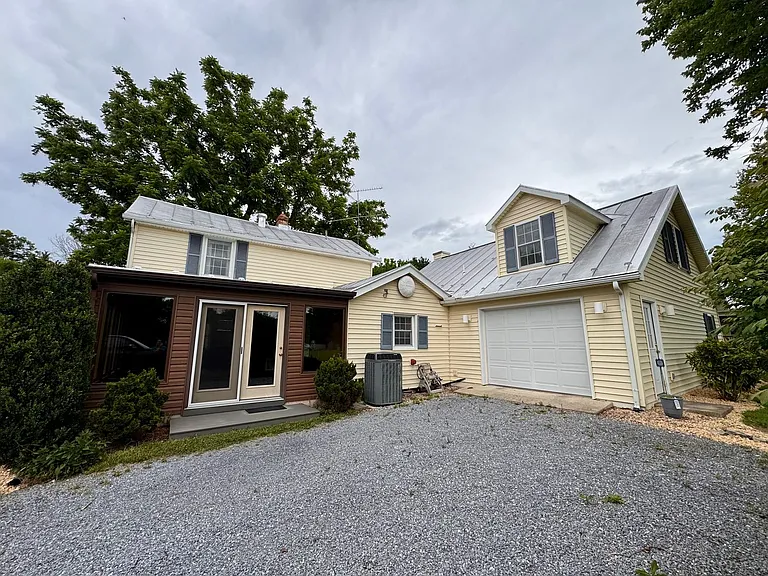 506 E Riverside Dr — Photo 1