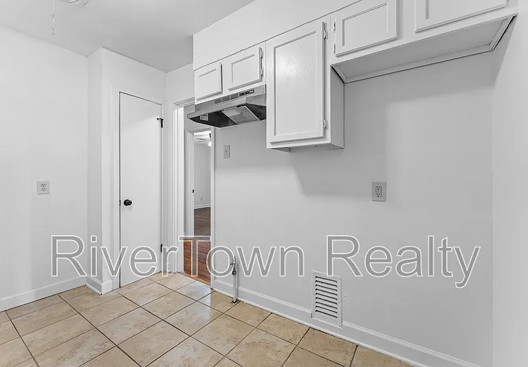 810 Indian Dr — Photo 8