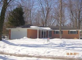 5109 Foxcroft Dr, Midland, MI 48642