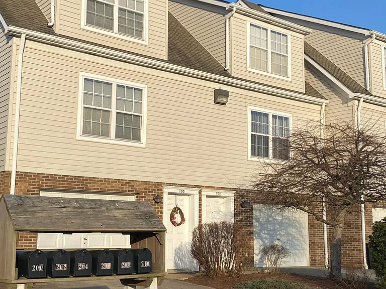 110 Court Side Ln #310 — Photo 1