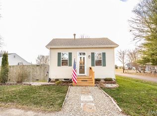 824 W State St, Mascoutah, IL 62258