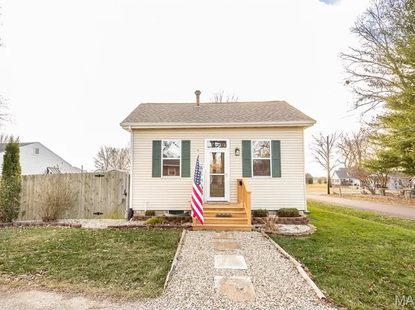 824 W State St, Mascoutah, IL 62258