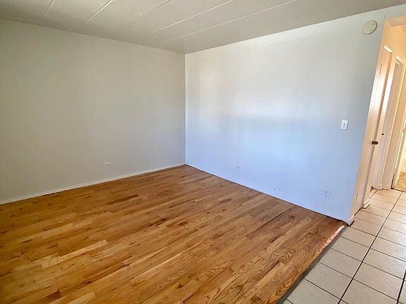 3rd image of 945 Troost Ave APT 2