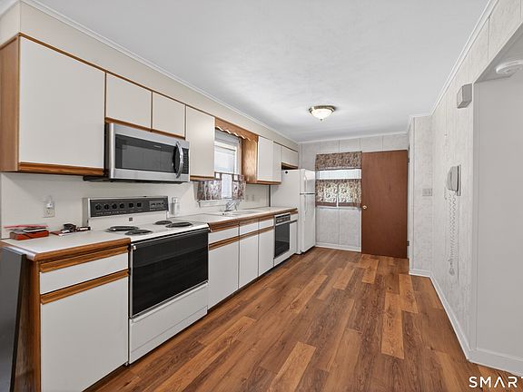 5th image of 60 Gilbert Avenue