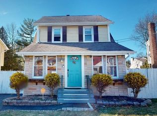 23 Bainbridge Ave, Melville, NY 11747