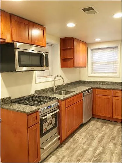 1032 W George St #G — Photo 2