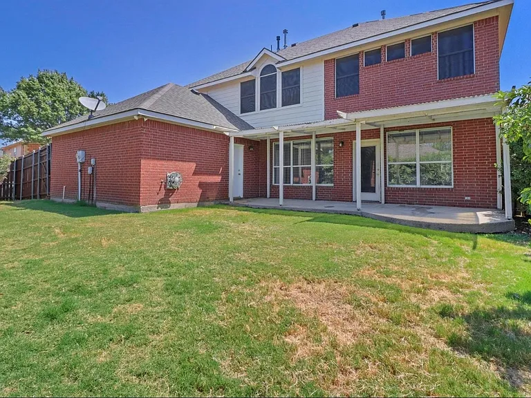 9669 Plains Cir — Photo 32
