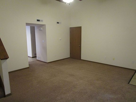 4th image of 609-611 Glenstone Dr