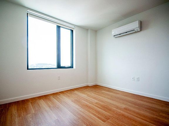 4th image of 70 Parker Hill Ave APT 601