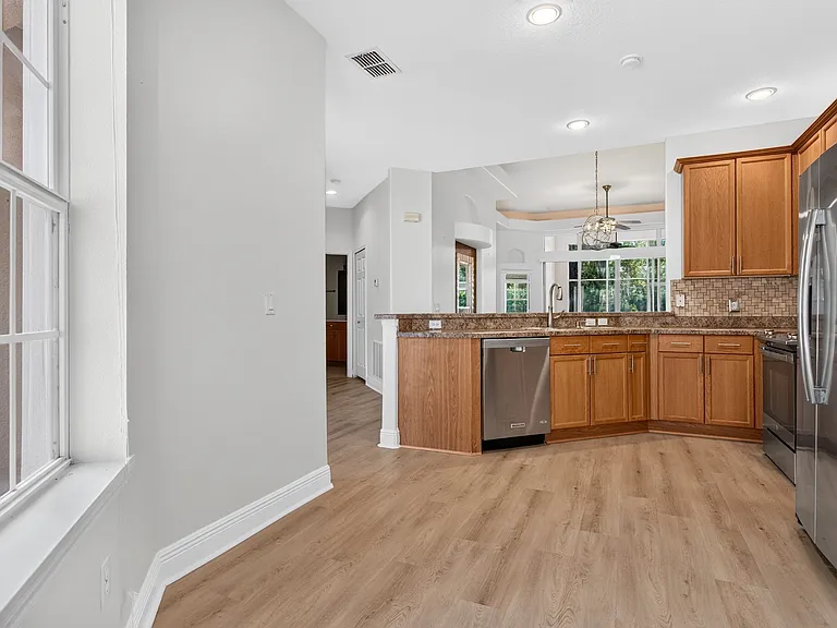 166 Sedona Cir — Photo 31
